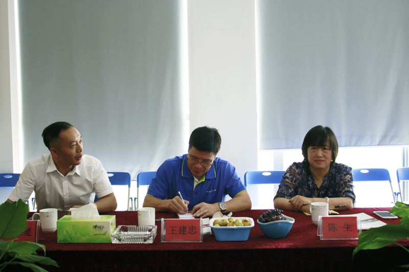 中國氟塑協(xié)會王建忠理事長、陳生秘書長一行蒞臨我司指導(dǎo)工作